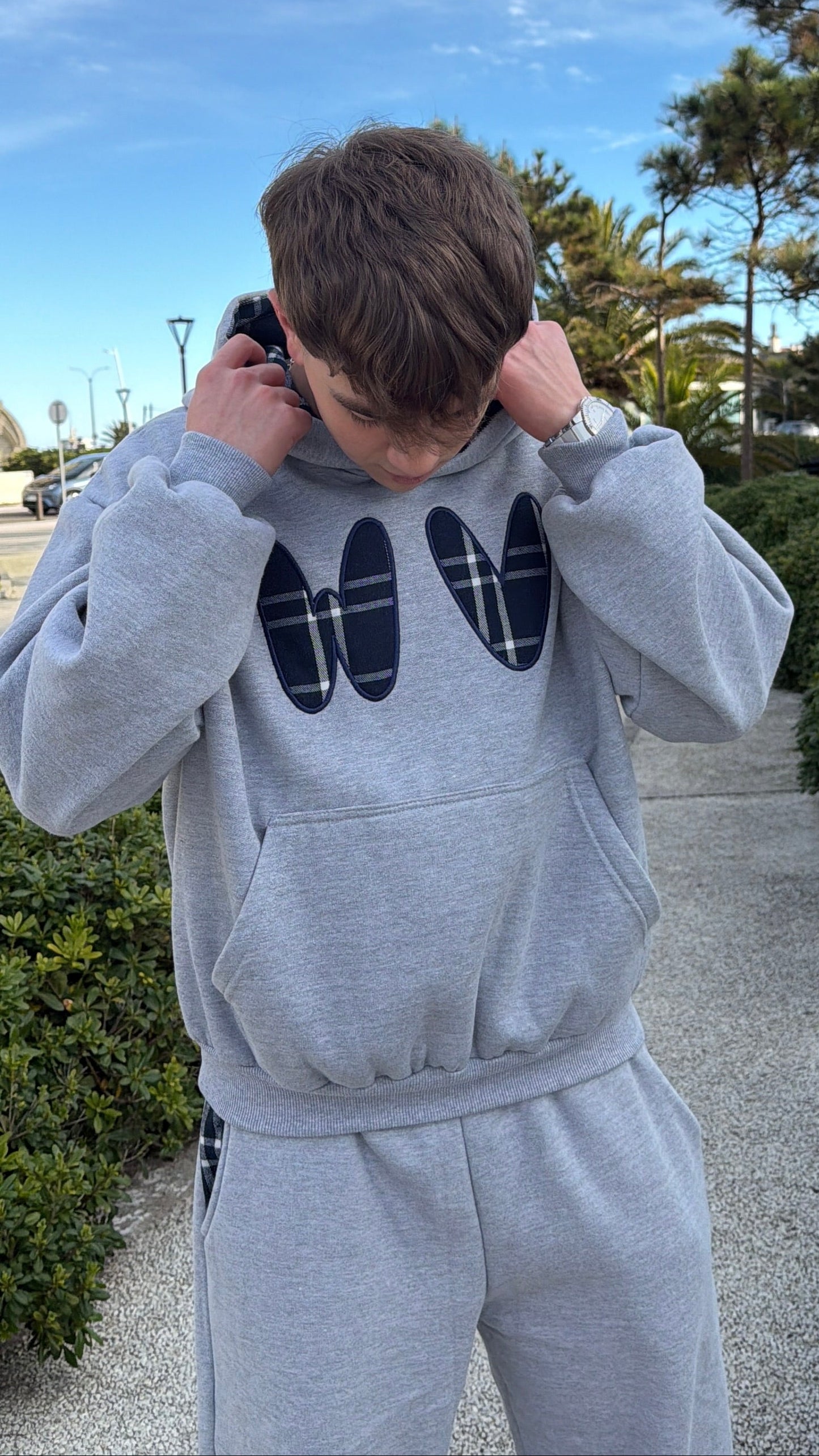 VINTISIZE X WINT HOODIE